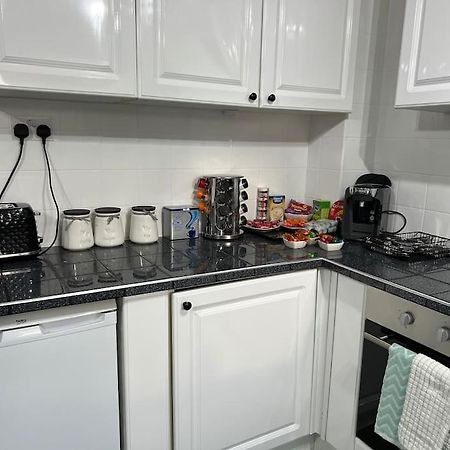Tudor House - 6 Guests -Off Street Parking -Quiet Location - Secure Garden Wigan Exterior photo